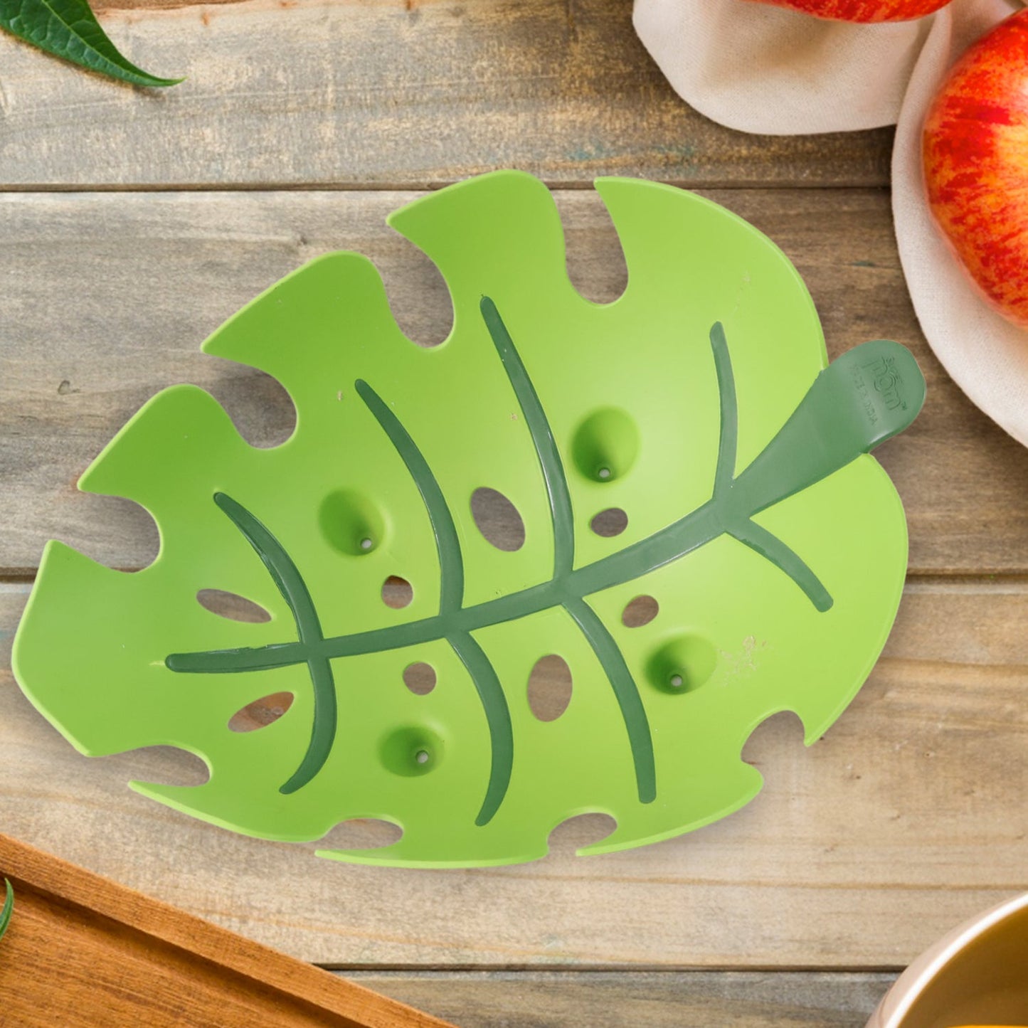 Leaf-Shaped Plastic Fruit Basket (1 Pc)