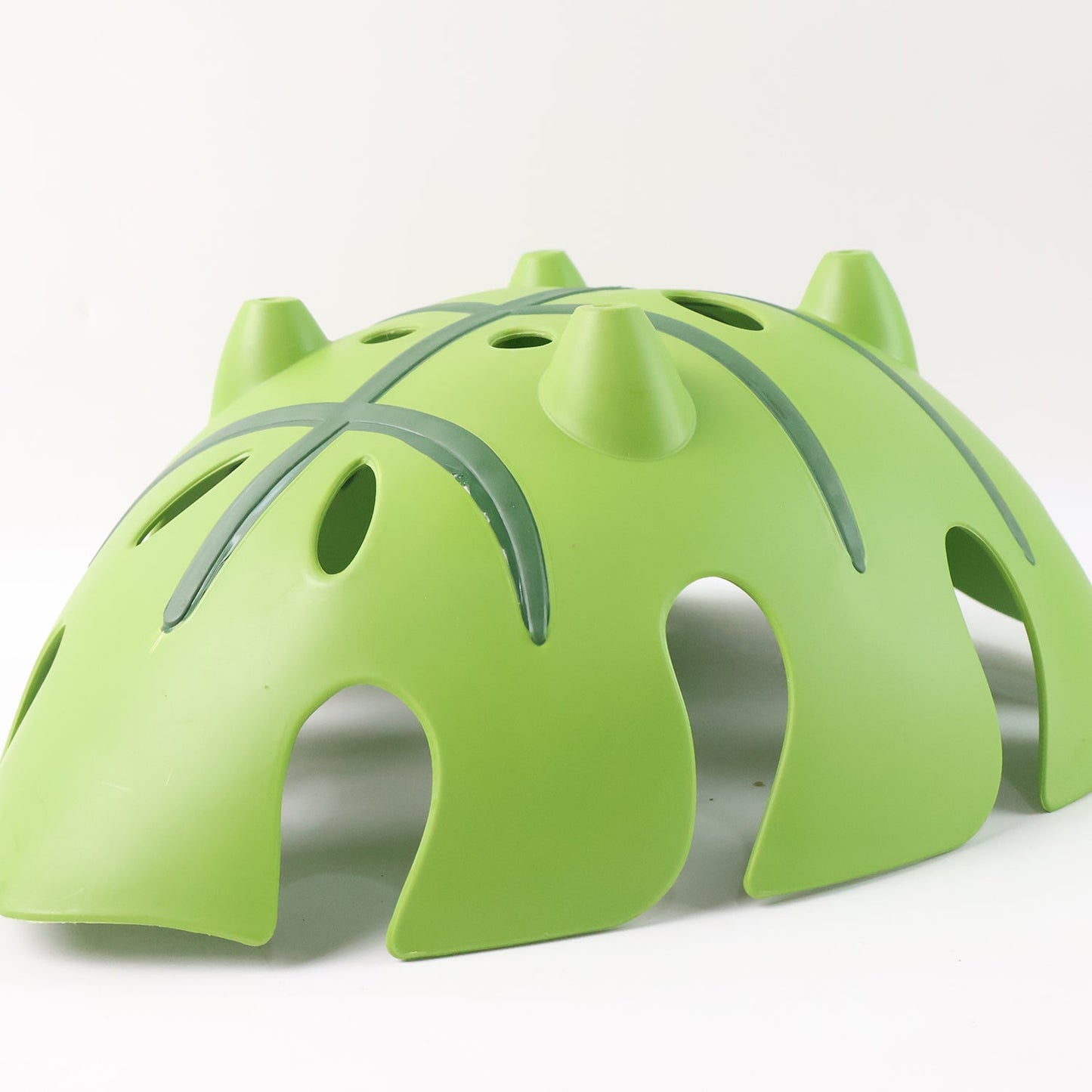 Leaf-Shaped Plastic Fruit Basket (1 Pc)